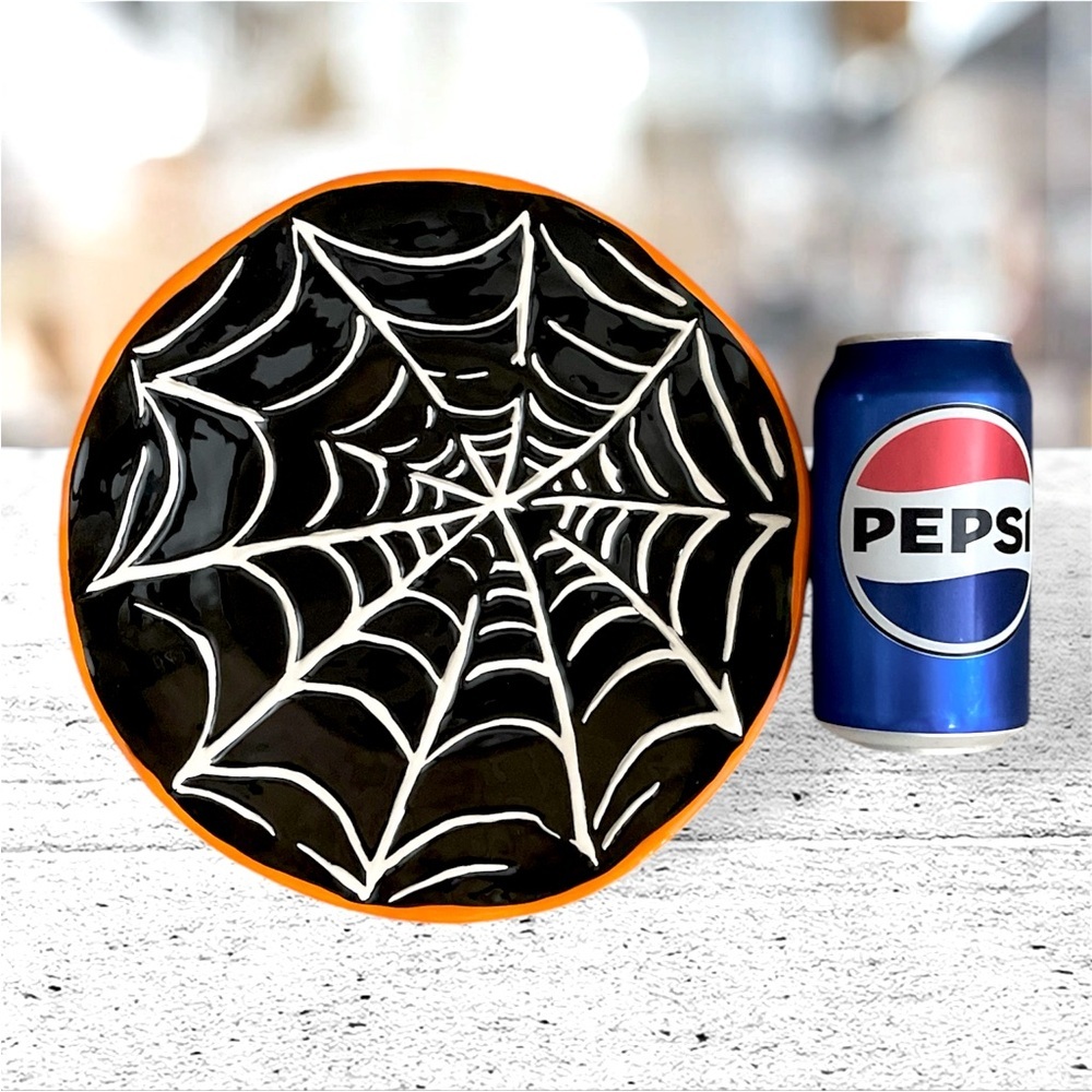 NWT Set of 2 Noble Excellence Halloween Spider Web Round Scalloped Salad Plate - Picture 3 of 4